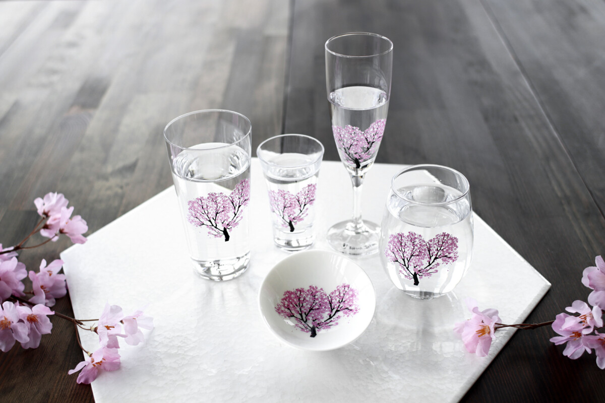 飲み物を注ぐと桜が咲くグラス 丸モ高木陶器 冷感桜シリーズ